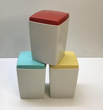 Leuke set vintage kunststof voorraadbussen beschikbaar voor biedingen