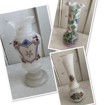 Brocante glazen vaasje - vaasjes / Opaline - melkglas - glas beschikbaar voor biedingen