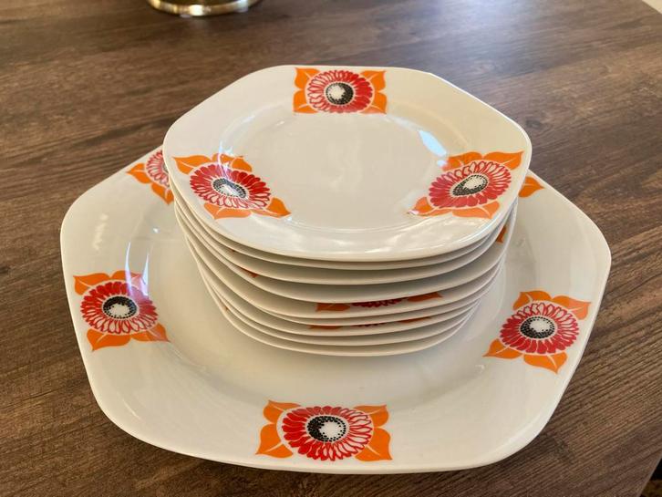 Vintage /retro jaren 70 Gebakstel gemerkt Jarolina, Antiek en Kunst, Antiek | Servies los, Ophalen of Verzenden