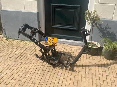 Zip frame op A1 GEZOCHT!!!, Fietsen en Brommers, Brommeronderdelen | Algemeen, Zo goed als nieuw, Frame, Ophalen
