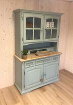 Landelijke buffetkast in zachtgroen – houten bovenblad, Huis en Inrichting, Kasten | Buffetkasten, Ophalen, 200 cm of meer, Zo goed als nieuw