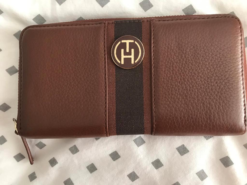 Tommy Hilfiger Portemonnee   Nieuwstaat, Sieraden, Tassen en Uiterlijk, Portemonnees, Overige merken, Bruin, Nieuw, Ophalen of Verzenden