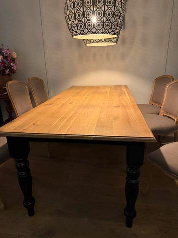 Massief houten tafel met zwarte poten 220cm beschikbaar voor biedingen