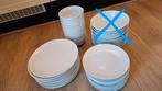 Ikea serviesset wit 11-12 personen, in goede staat, Huis en Inrichting, Keuken | Servies, Ophalen, Aardewerk, Effen, Compleet servies