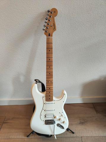Fender Player Stratocaster HSS Polar White beschikbaar voor biedingen