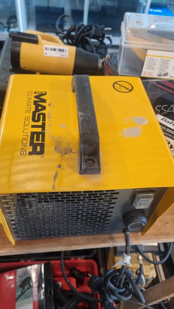 Master Climate Solutions Kachel, Doe-het-zelf en Verbouw, Verwarming en Radiatoren, Gebruikt, Kachel, 800 watt of meer, Minder dan 30 cm