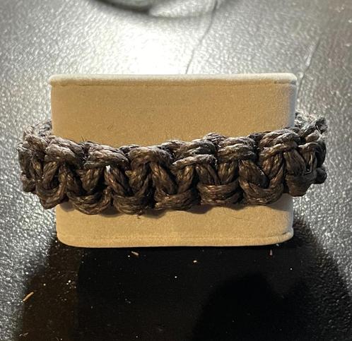 Donkerbruine Macramé Touw Armband, Sieraden, Tassen en Uiterlijk, Armbanden, Zo goed als nieuw, Overige materialen, Bruin, Ophalen of Verzenden