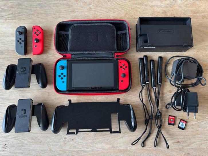 Nintendo Switch with extras, Spelcomputers en Games, Spelcomputers | Nintendo Switch, Zo goed als nieuw, Switch 2019 Upgrade, Met 2 controllers