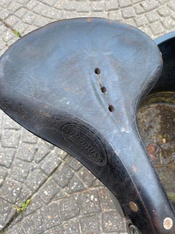 Fietsenzadel merk lepper het is een primus zadel kompleet iz beschikbaar voor biedingen