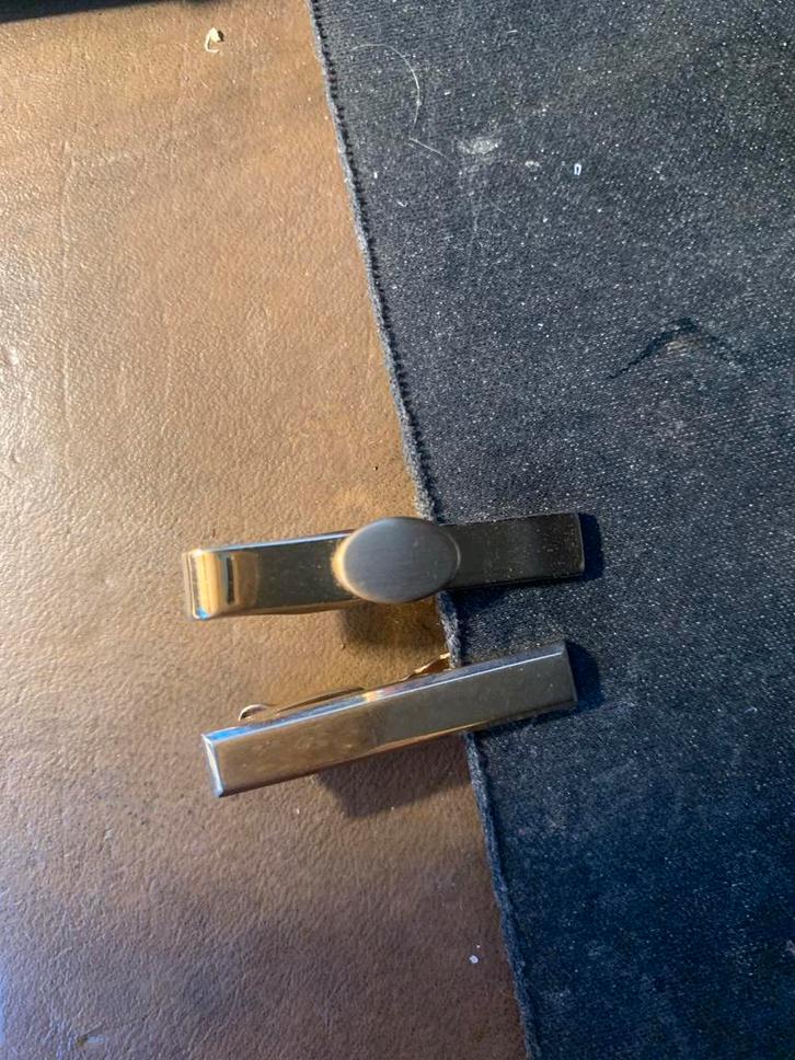 Vintage Zilverkleurige Dasspelden (2), Kleding | Heren, Stropdassen, Gedragen, Effen, Grijs, Ophalen of Verzenden