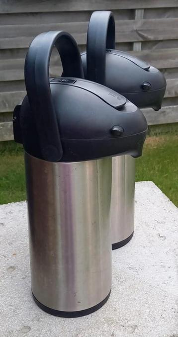 2x thermos/isoleerkan 1,8 liter met pomp beschikbaar voor biedingen