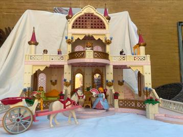 Groot Playmobil prinsessen kasteel, inrichting en bewoners beschikbaar voor biedingen