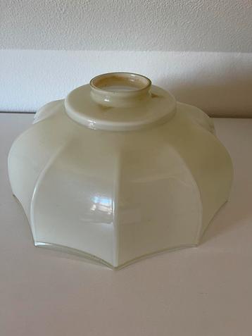 Antiek lampenkapje beschikbaar voor biedingen