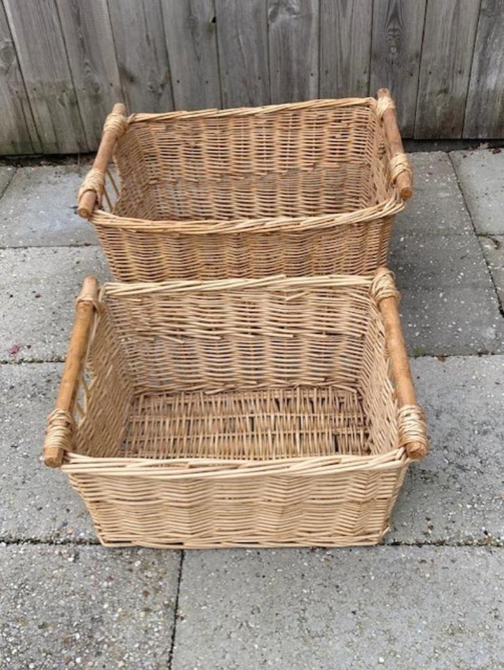 Te Koop: 2 rieten manden., Huis en Inrichting, Woonaccessoires | Schalen en Manden, Gebruikt, Mand, Rechthoekig, Riet, Ophalen of Verzenden
