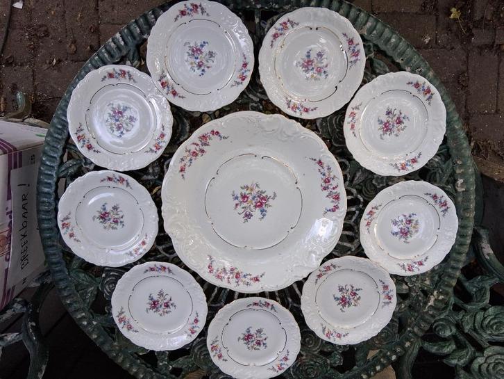 Gebakstel van Wawel met roze roosjes en paarse bloemetjes, Antiek en Kunst, Antiek | Servies compleet, Ophalen of Verzenden