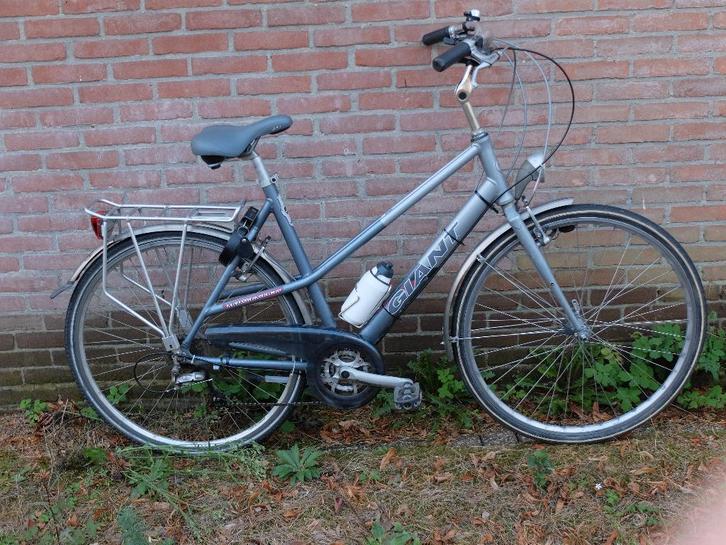 Giant sportieve stadsfiets / toerfiets, Fietsen en Brommers, Fietsen | Dames | Sportfietsen en Toerfietsen, Gebruikt, Giant, Meer dan 20 versnellingen