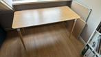 Ikea-bureau ZGAN 140 bij 65, Huis en Inrichting, Bureaus, Ophalen, Zo goed als nieuw