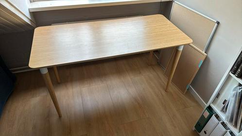 Ikea-bureau ZGAN 140 bij 65, Huis en Inrichting, Bureaus, Zo goed als nieuw, Ophalen