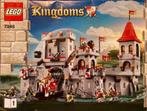 Lego Kingdoms Kasteel 7946 met doos en boekjes, Kinderen en Baby's, Speelgoed | Duplo en Lego, Ophalen of Verzenden, Zo goed als nieuw
