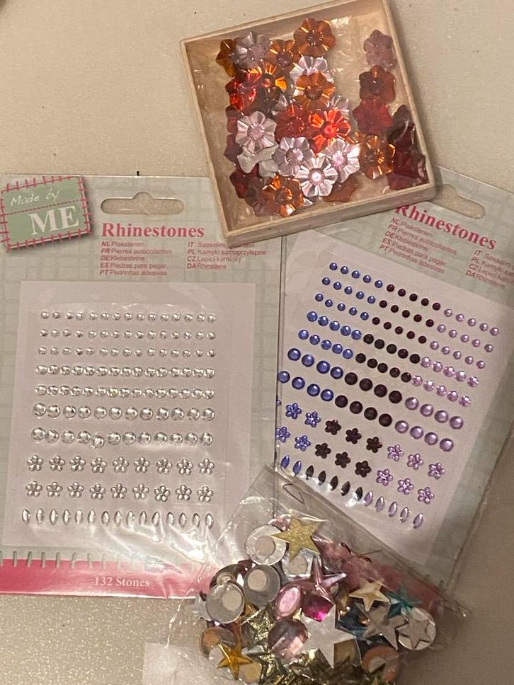 strass plak steentjes carnaval, Hobby en Vrije tijd, Feestartikelen, Nieuw, Schmink, Carnaval, Ophalen of Verzenden