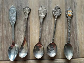 Theelepels 5x Koninklijk thema beschikbaar voor biedingen