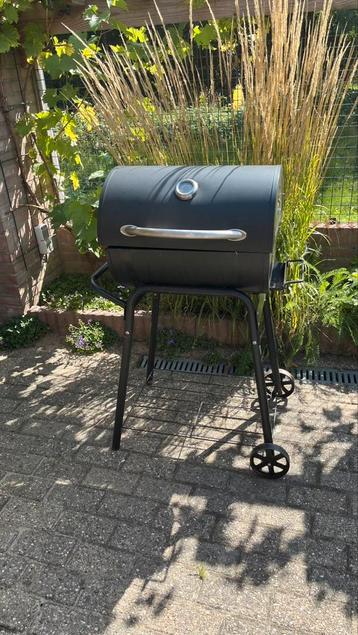 Barbecue tegen elk aannemelijk bod beschikbaar voor biedingen