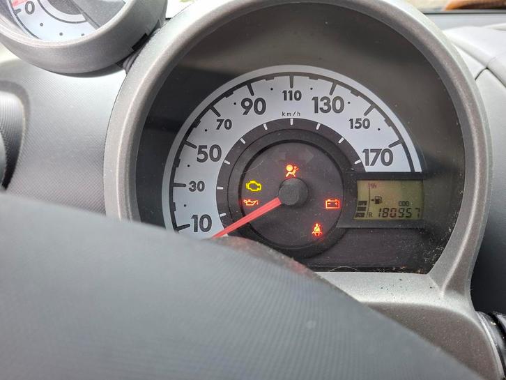 Peugeot 107 1.0 12V 5DR 2010 Grijs, Auto's, Peugeot, Particulier, Airbags, Airconditioning, Centrale vergrendeling, Elektrische ramen