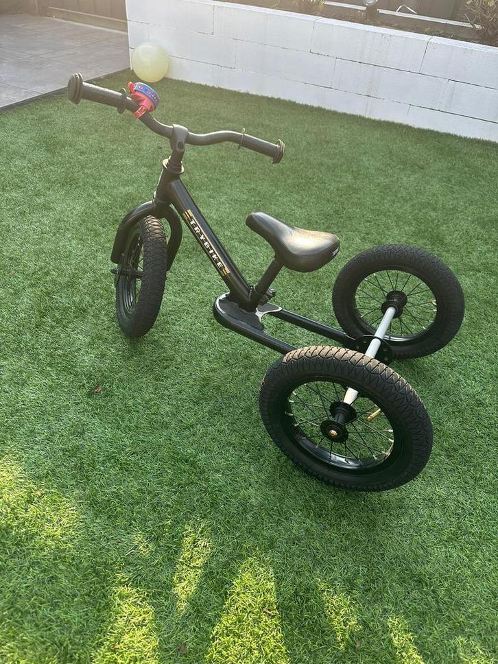 Trybike driewieler all black ( kinder loop fietsje ), Kinderen en Baby's, Speelgoed | Buiten | Voertuigen en Loopfietsen, Zo goed als nieuw