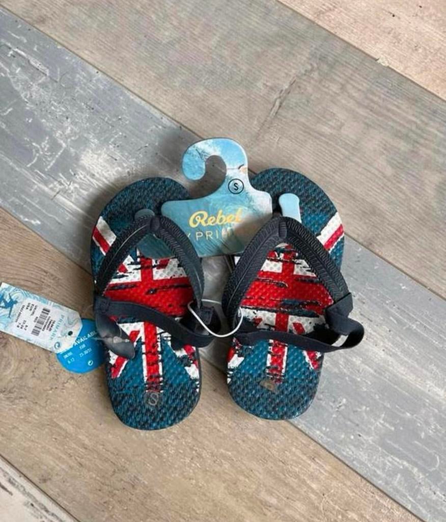 Mooi slippers in maat 23-24 Nieuw, Jongetje of Meisje, Overige typen, Nieuw, Ophalen of Verzenden