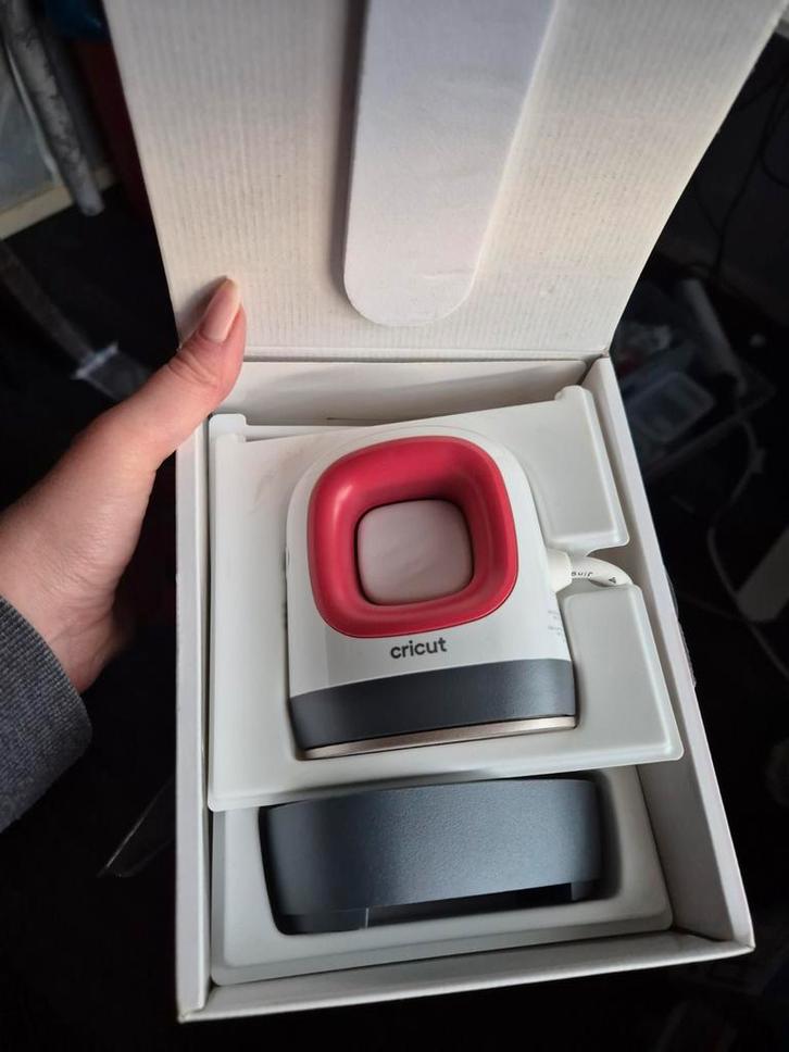 Cricut EasyPress Mini (1x gebruikt) zo goed als nieuw! Rood, Hobby en Vrije tijd, Knutselen, Zo goed als nieuw, Gereedschap of Toebehoren