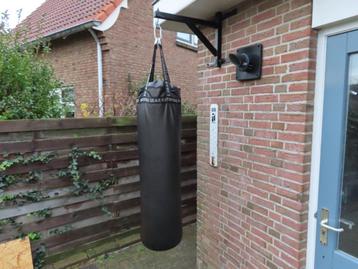 bokszak met ophangbeugel € 100,- beschikbaar voor biedingen