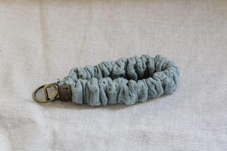 Scrunchie sleutelhanger accessoire groen embroderie katoen, Verzamelen, Sleutelhangers, Nieuw, Overige typen, Ophalen of Verzenden