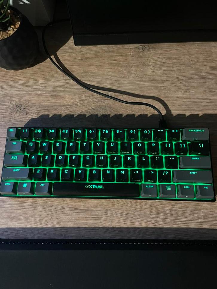 Trust GXT 867 Acira, Computers en Software, Toetsenborden, Zo goed als nieuw, Qwerty, Ophalen