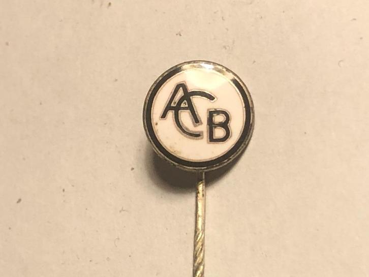 Emaille ACB Speld (Wit/Zwart)., Verzamelen, Speldjes, Pins en Buttons, Zo goed als nieuw, Speldje of Pin, Merk, Verzenden