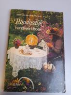 Paradijselijk handwerkboek, Ophalen of Verzenden, Zo goed als nieuw