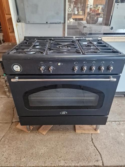 Etna fornuis zwart 90cm breed, Witgoed en Apparatuur, Fornuizen, Zo goed als nieuw, Vrijstaand, Gas, 5 kookzones of meer, 60 cm of meer