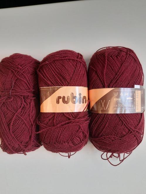 Te koop: bollen wol, donkerrood, Hobby en Vrije tijd, Breien en Haken, Nieuw, Breien, Wol of Garen, Ophalen of Verzenden