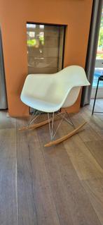 Schommelstoeltje Eames style, Kinderen en Baby's, Kinderkamer | Tafels en Stoelen, Ophalen, Zo goed als nieuw, Stoel(en)