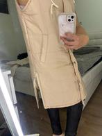 Leuke lange dames bodywarmer creme met capuchon beige M/L, Ophalen of Verzenden, Nieuw, Beige
