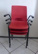 3 stapelbare Trade Mark stoelen rode zitting en rug leuning, Huis en Inrichting, Stoelen, Metaal, Drie, Gebruikt, Effen