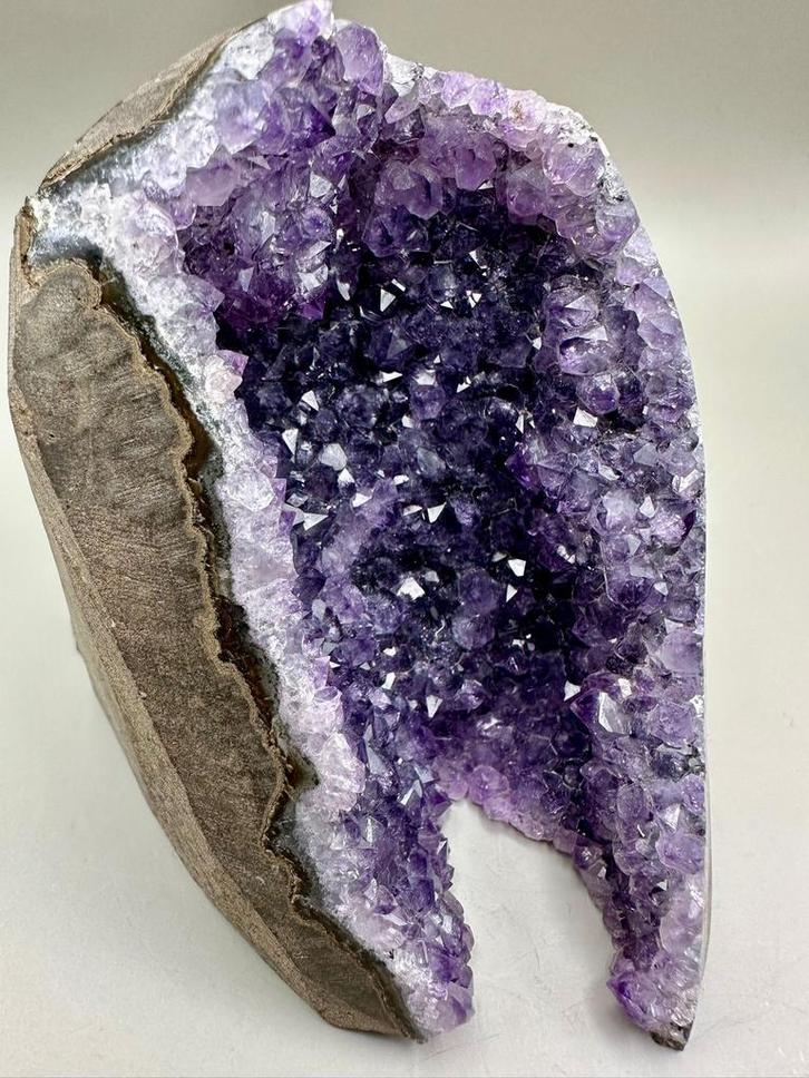 Amethist geode - Brazilië, Verzamelen, Mineralen en Fossielen, Mineraal, Ophalen of Verzenden
