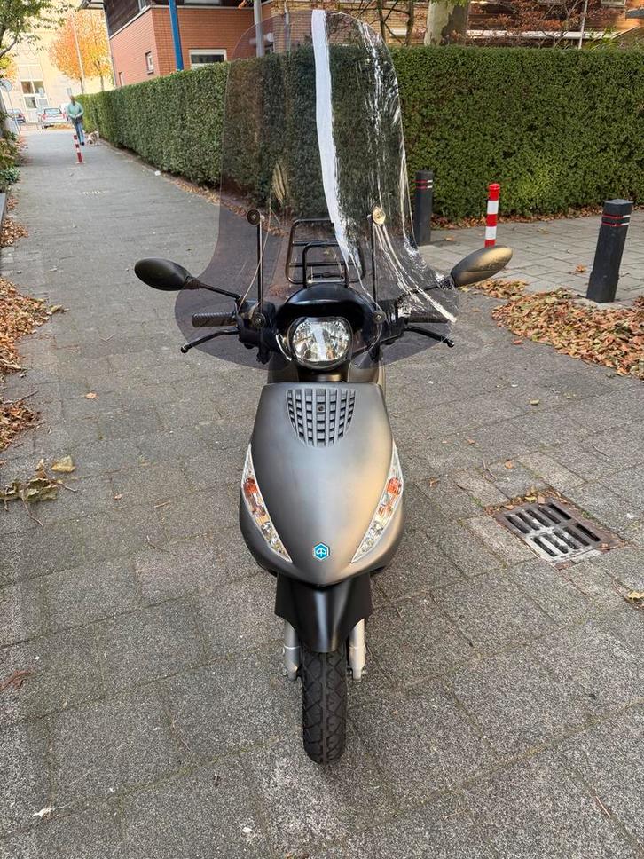 Piaggio Zip 2017 - 25km/u met Begrenzer! zeer nette scooter, Fietsen en Brommers, Scooters | Piaggio, Gebruikt, Zip, Maximaal 25 km/u