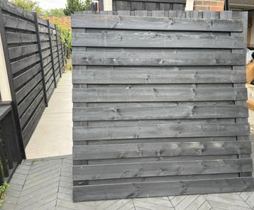 Stoer zwart Douglas Tuinscherm – Privacy, Stijl & Kwaliteit! beschikbaar voor biedingen
