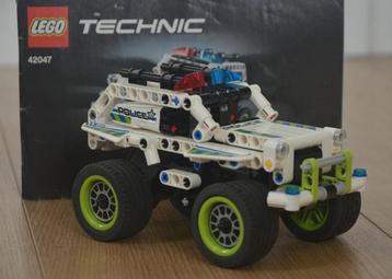LEGO TECHNIC 42047 Politie auto beschikbaar voor biedingen