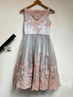 Mooie grijs/blauwe gala jurk met roze kant, Kleding | Dames, Jurken, Maat 38/40 (M), Nieuw, Ophalen of Verzenden, Knielengte