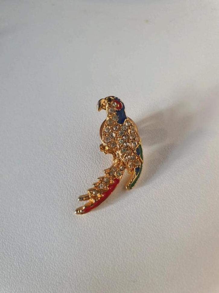 Vintage papegaai broche met strass en emaille, Sieraden, Tassen en Uiterlijk, Broches, Overige materialen, Met strass, Ophalen of Verzenden