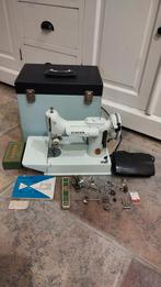 Singer Featherweight 221k 221 wit . Geserviced ! Werkt !!, Hobby en Vrije tijd, Naaimachines en Toebehoren, Ophalen of Verzenden