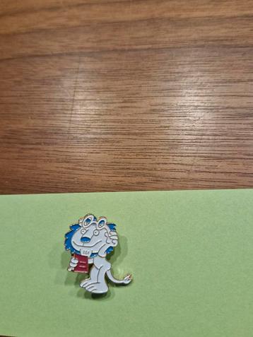 097 Leeuw met boek Pin beschikbaar voor biedingen