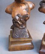 Om 1900 Twee Kleine Borstbeelden Buste Pendanten Frankrijk, Ophalen of Verzenden