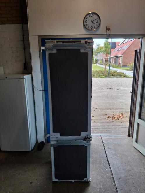 Nieuwe samsung inbouw koelvriescombinatie, Witgoed en Apparatuur, Koelkasten en IJskasten, Nieuw, Met aparte vriezer, 200 liter of meer
